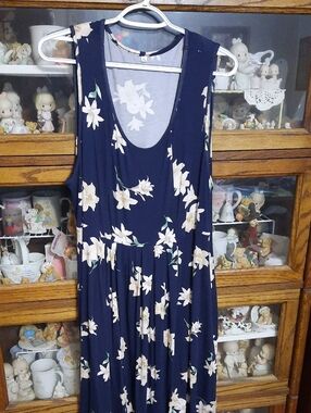 Navy Floral Sleeveless Maxi Dress with Cream Blooms - Size 2Xl